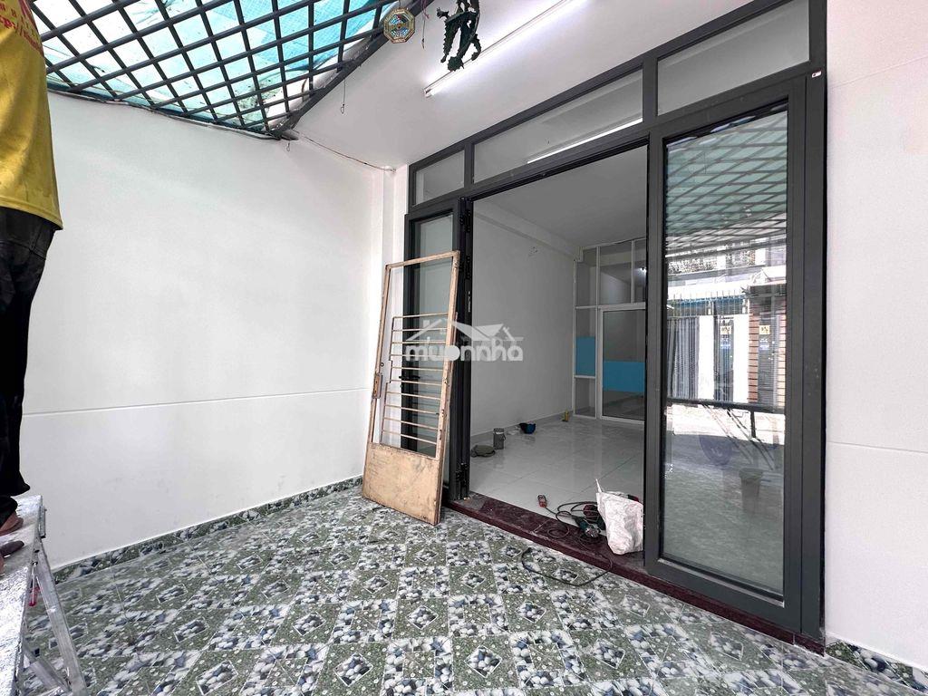 Chính chủ cho thuê nhà mới sơn sửa , ngay aeon mall , 4 x 20m , 1 lầu - 4