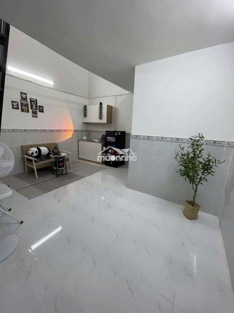 Nhà 1 trệt 1 lầu ngay khu bốn xã, ở được 3,4 người - 3
