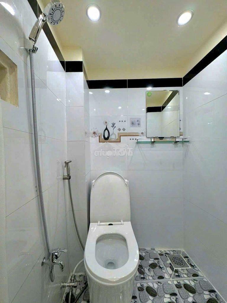 Nhà mới xe hơi đậu  cửa huỳnh văn bánh_ tiện ở + kinh doanh - 2