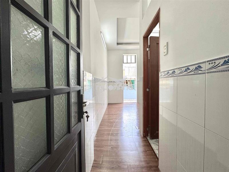 1 phòng ngủ ban công cửa sổ ngay ngã 7 lý thái tổ mới 100%