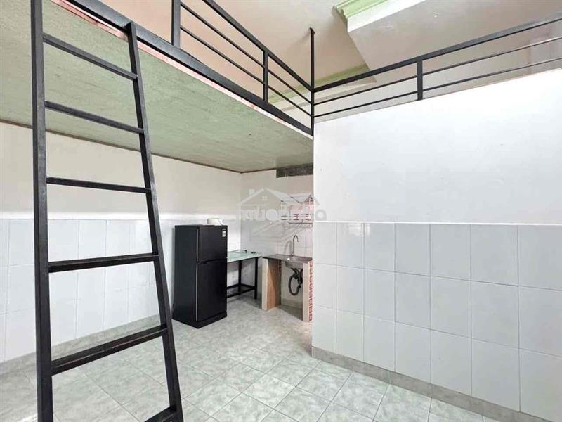 Phòng trọ gác, cửa sổ gần lê văn lương