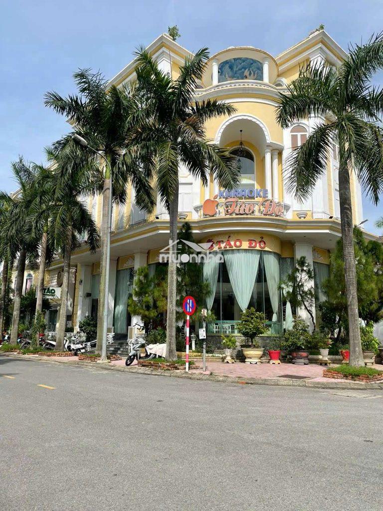 Tòa nhà karaoke táo đỏ - 2