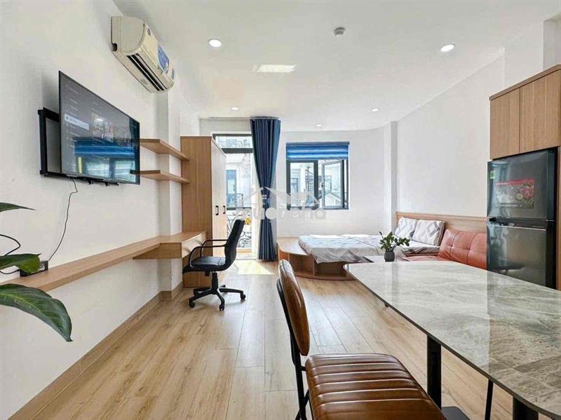 Thuê ngay căn hộ dịch vụ studio 35m2 ban công thoáng mát giáp q1