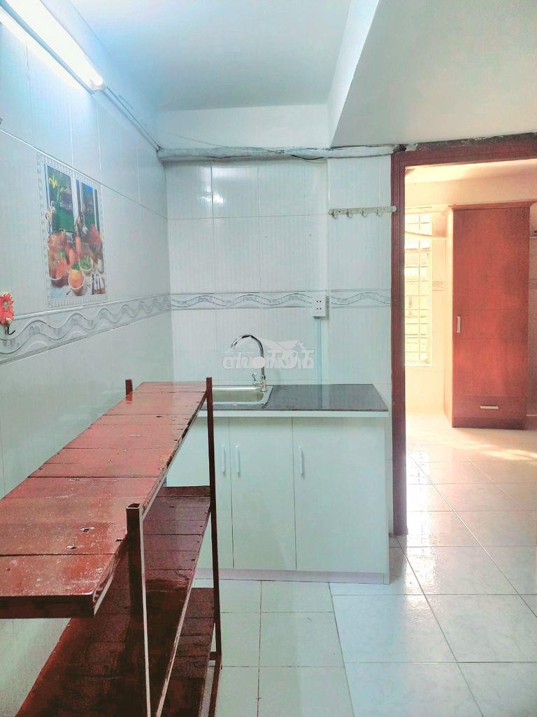 Căn hộ 20m2, 2,8tr, thang máy, trung tâm q10
