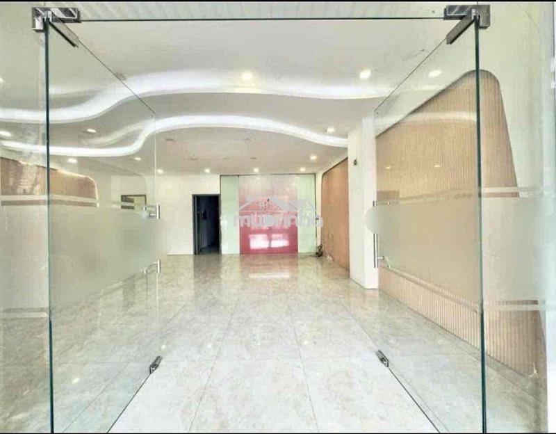 Toà nhà 1 hầm 1 trệt. 2 lầu , sân thường , 9x17m gần becamex tower