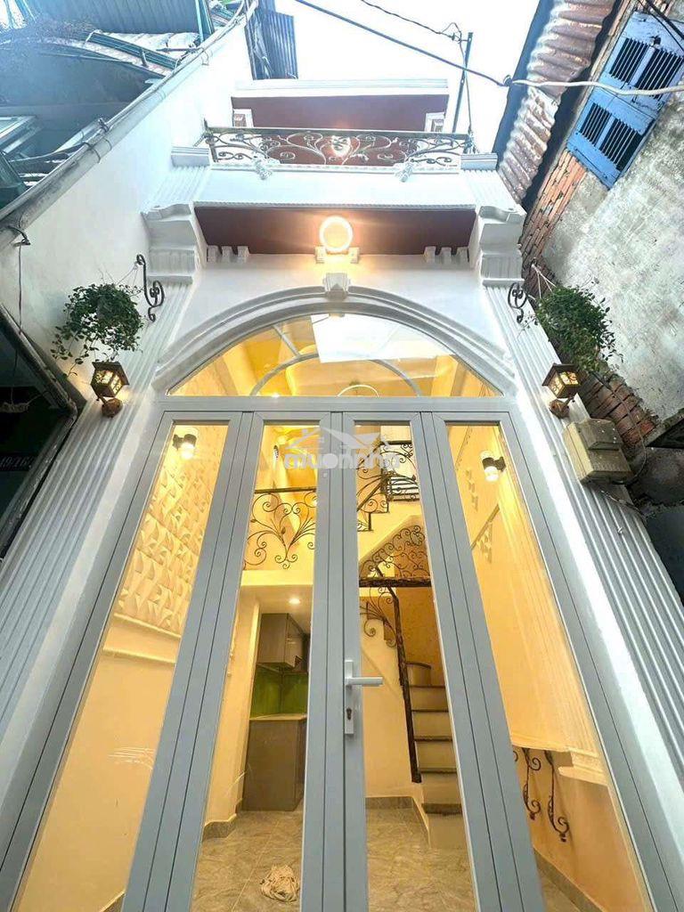 Nhà đẹp 3 tầng nở hậu khánh hội không quy hoạch q4
