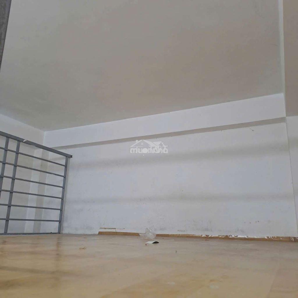 Phòng cho thuê có gác - căn góc- cửa sổ -ban công - 2