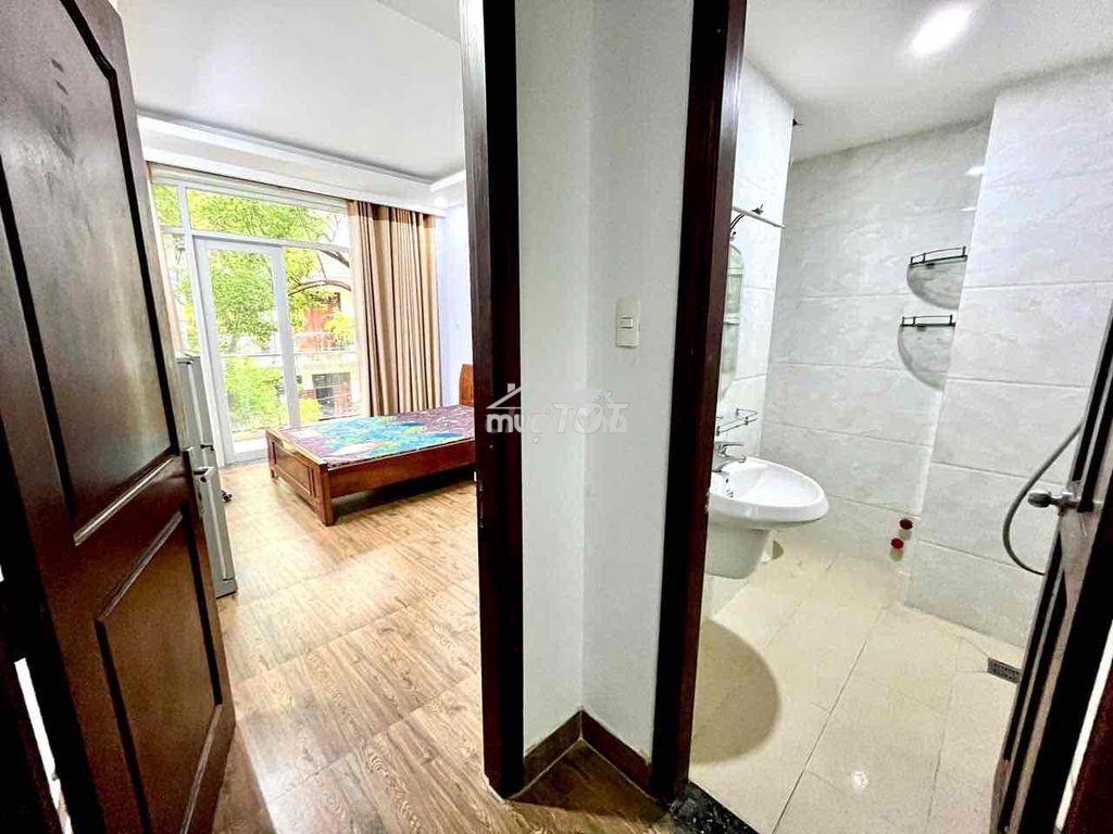 Phòng ban công lớn, khu dân cư dân trí cao, gần đại học rmit - 2