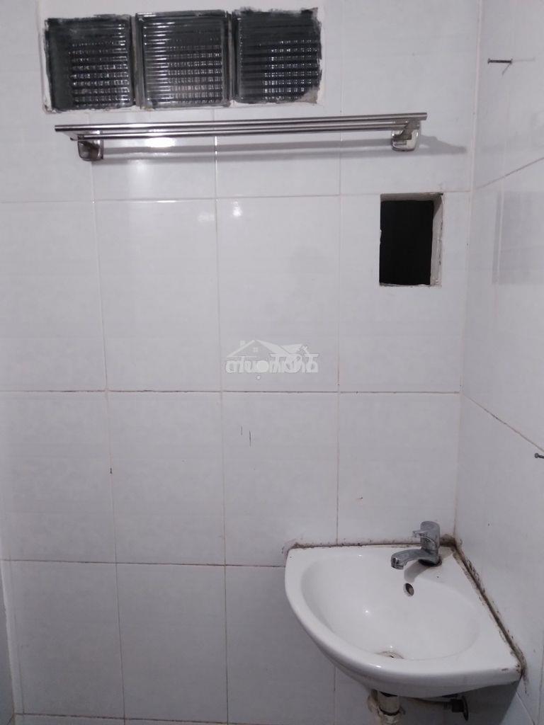 Chính chủ, phòng đẹp, thoáng mát, có cửa sổ, 14m2 + gác 6m2, cộng hoà - 3