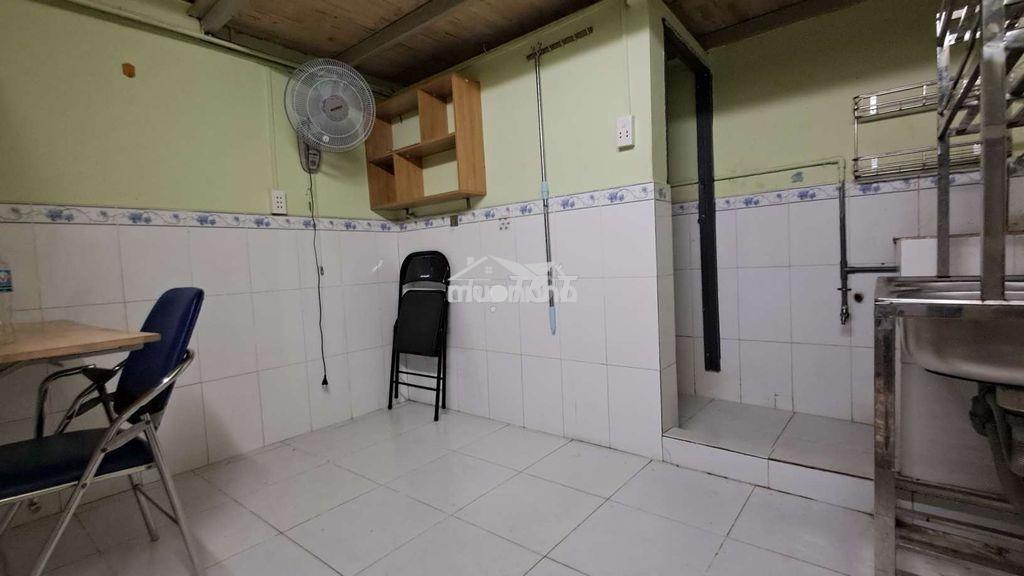 Cho thuê phòng máy lạnh, có gác, giờ tự do, gần đường phạm văn đồng - 3