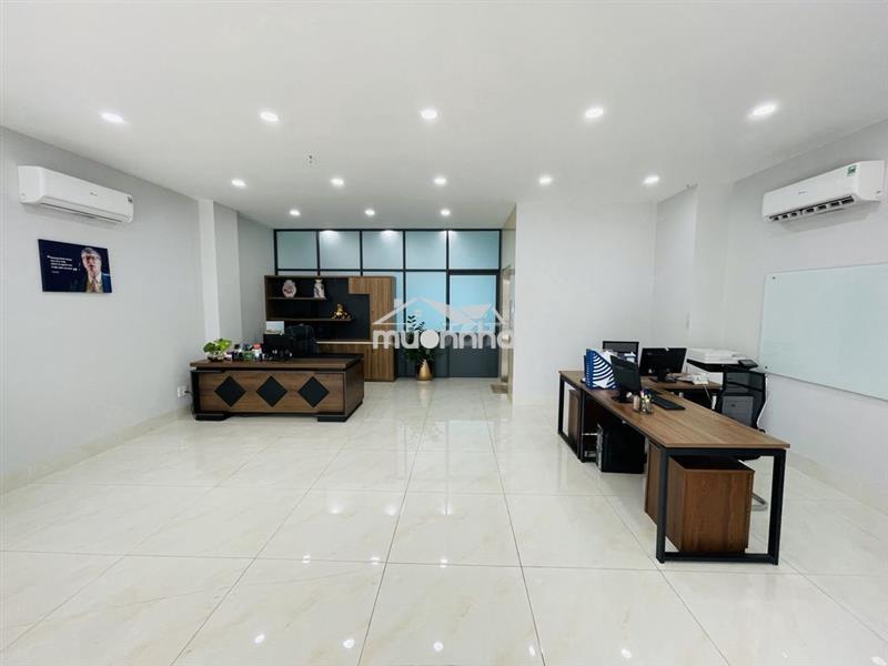 Cho thuê tầng trệt 7x20, ngăn sẵn 2 không gian làm việc, có hầm riêng