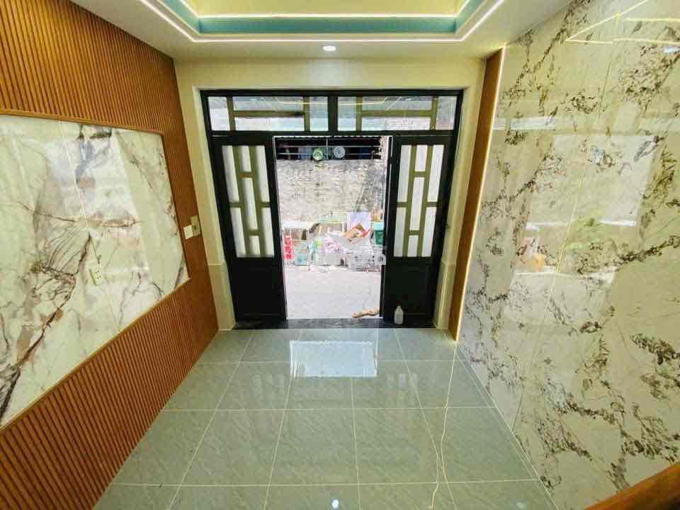 Nhà ngay ngã tư ga  3,3 x 10 nhà 2 lầu 3pn 3 wc - 3