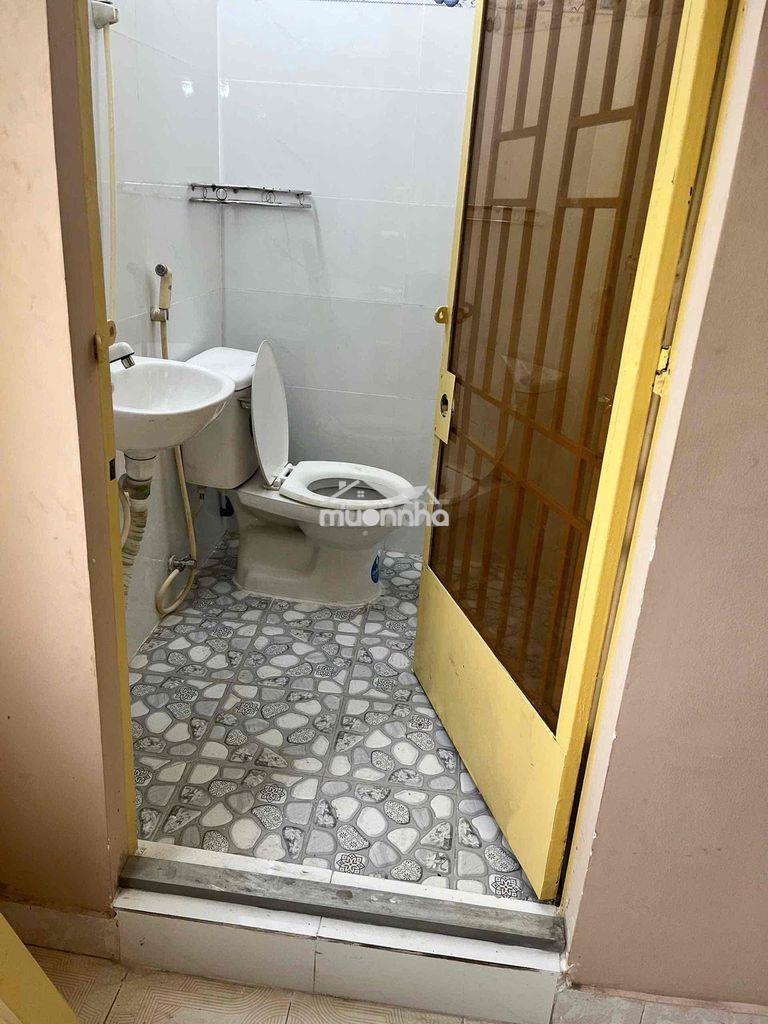 Phòng trống toilet riêng có ban công giờ giấc tự do - 2