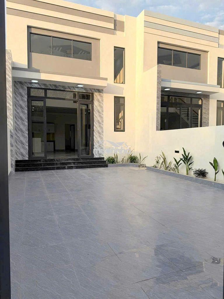 Nhà mới xây cần bán hoặc cho thuê