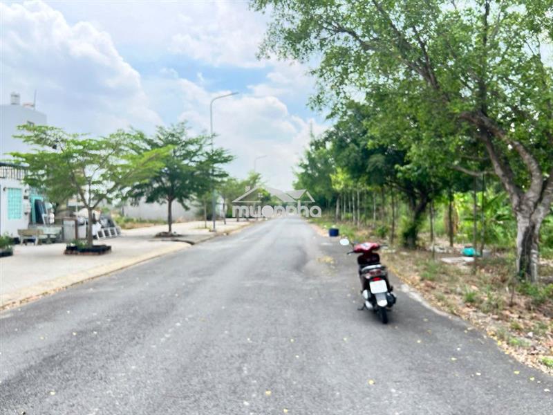 Nền đất view kênh, sở hữu 2 vỉa hè lên đến 12m siêu vip. chủ bán gấp
