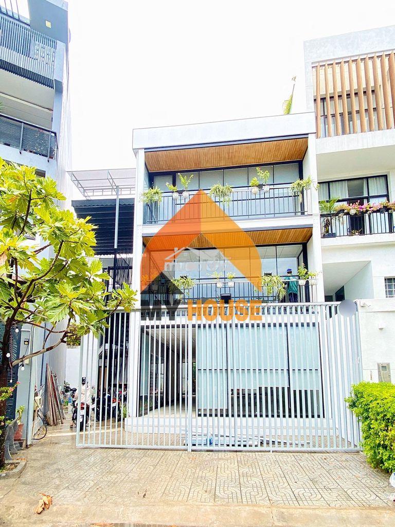 Tòa văn phòng mới xây style kính hiện đại 20-45tr