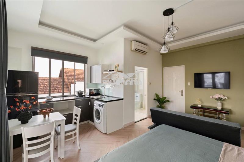 40m2 -sát chợ tân định -nội thất cao cấp -vệ sinh 1 l/tuần -thang máy 