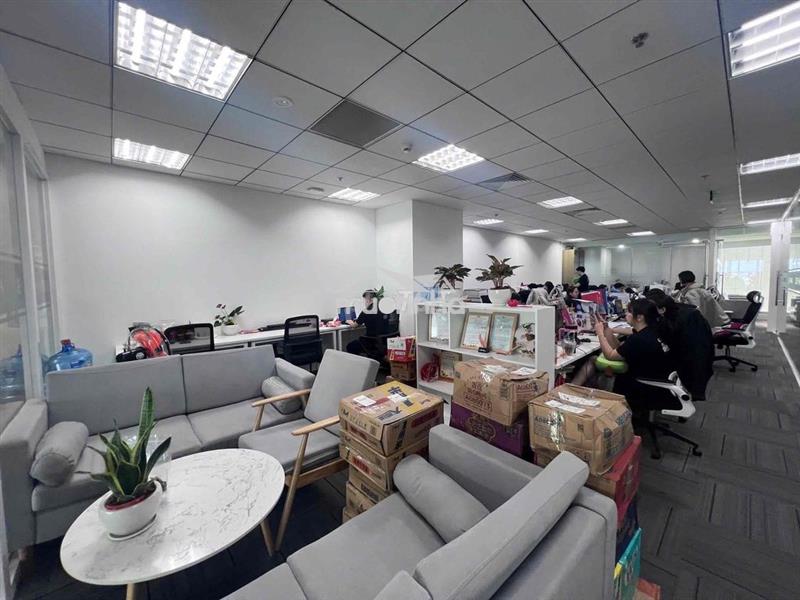Sang nhượng toàn bộ văn phòng thuê 136m2