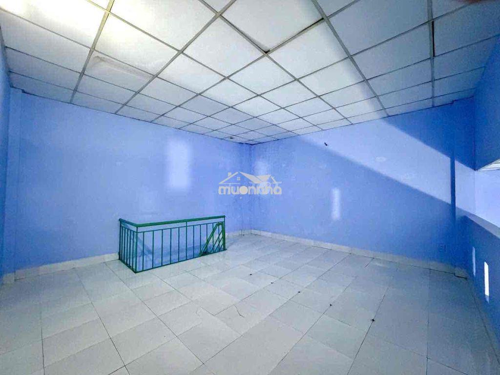Cho thuê nhà 2/ lk 5-6, 70m2 lửng , hẻm ô tô , giá 7triệu - 3