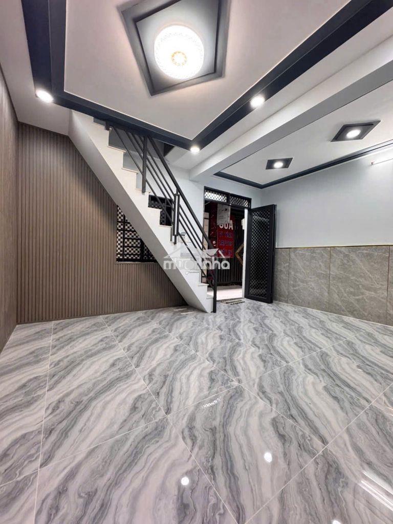 Nhà ngay chợ hiệp thành,ht13, 5x6,5m,1 lầu 2 pn, ban công,nhà đẹp