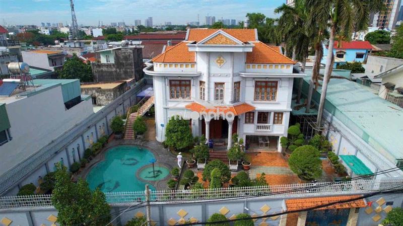 Bán biệt thự có hồ bơi sân vườn quận 9