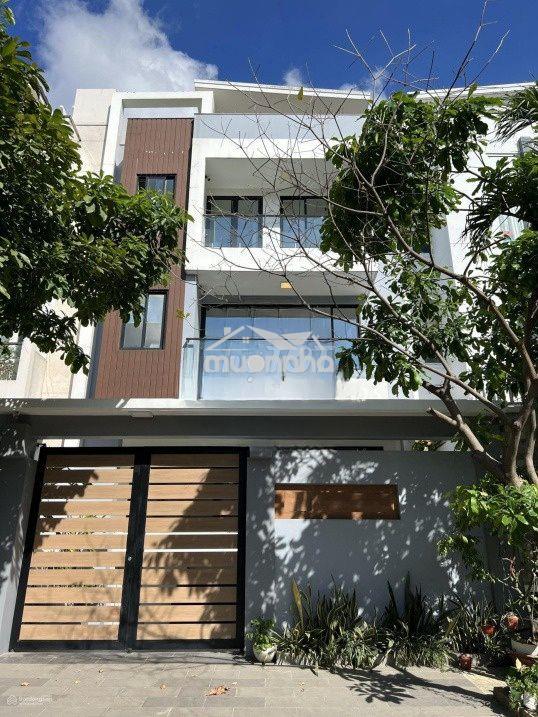Cho thuê nhà phổ quang, p.2, q. tb, dt: 9x24m, 1 trệt  2 lầu - 3