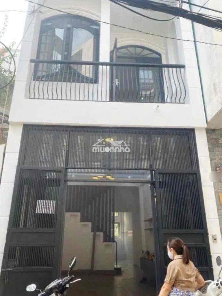 Nhà trống cho thuê phòng lơn trên lầu, có nội thất cơ bảm