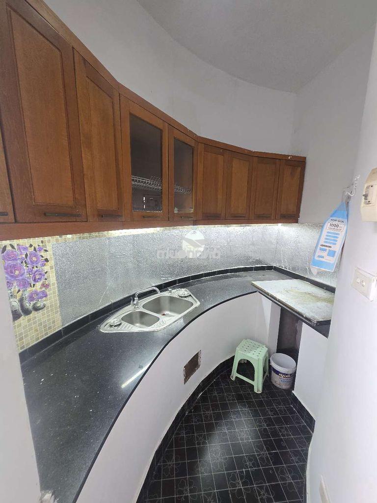 Cho thuê căn hộ 30 m2, tầng 2 của mặt phố số 172 triệu việt vương - 3