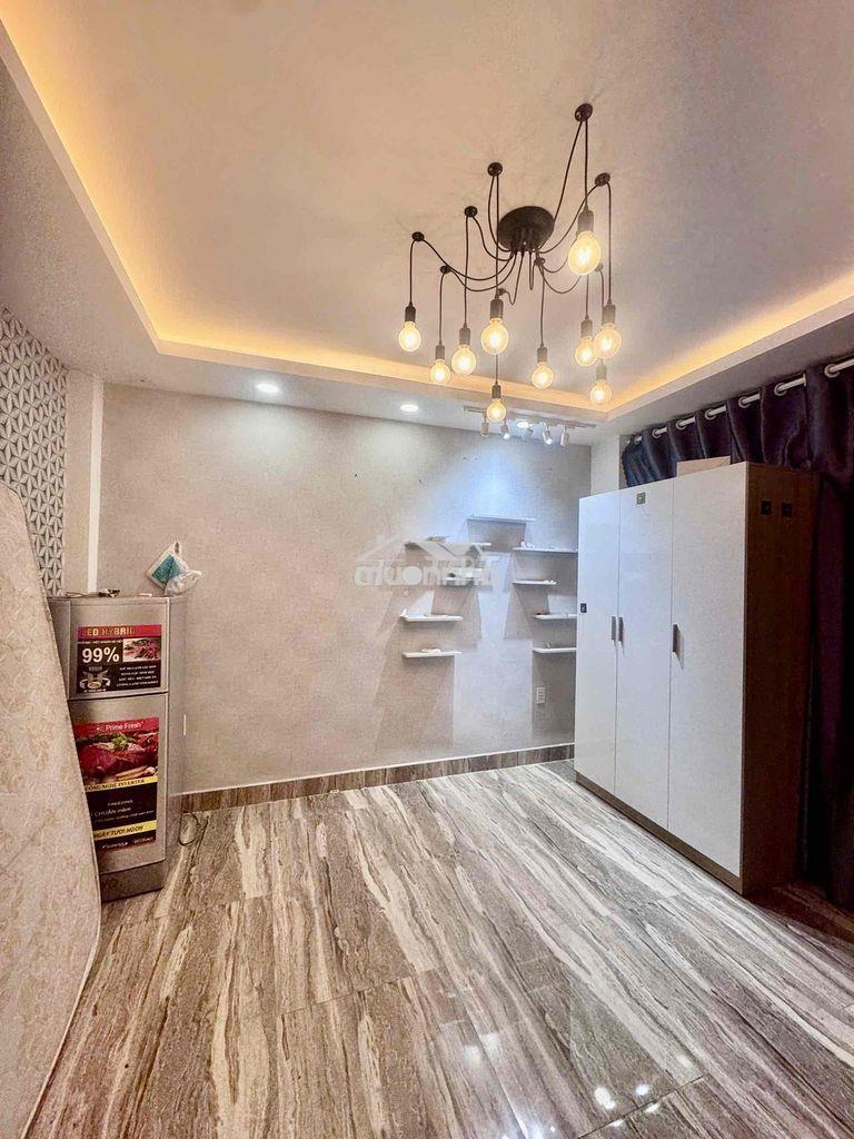Studio view kính, ánh sáng tự nhiên