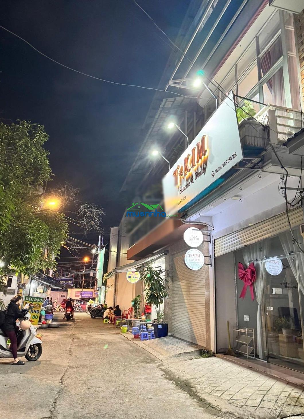 Nhanh mới kịp hàng ngon không đợi lâu. ngay trung tâm thủ đức. nhà 2 tầng đúc. hẻm xe hơi - Ảnh 2
