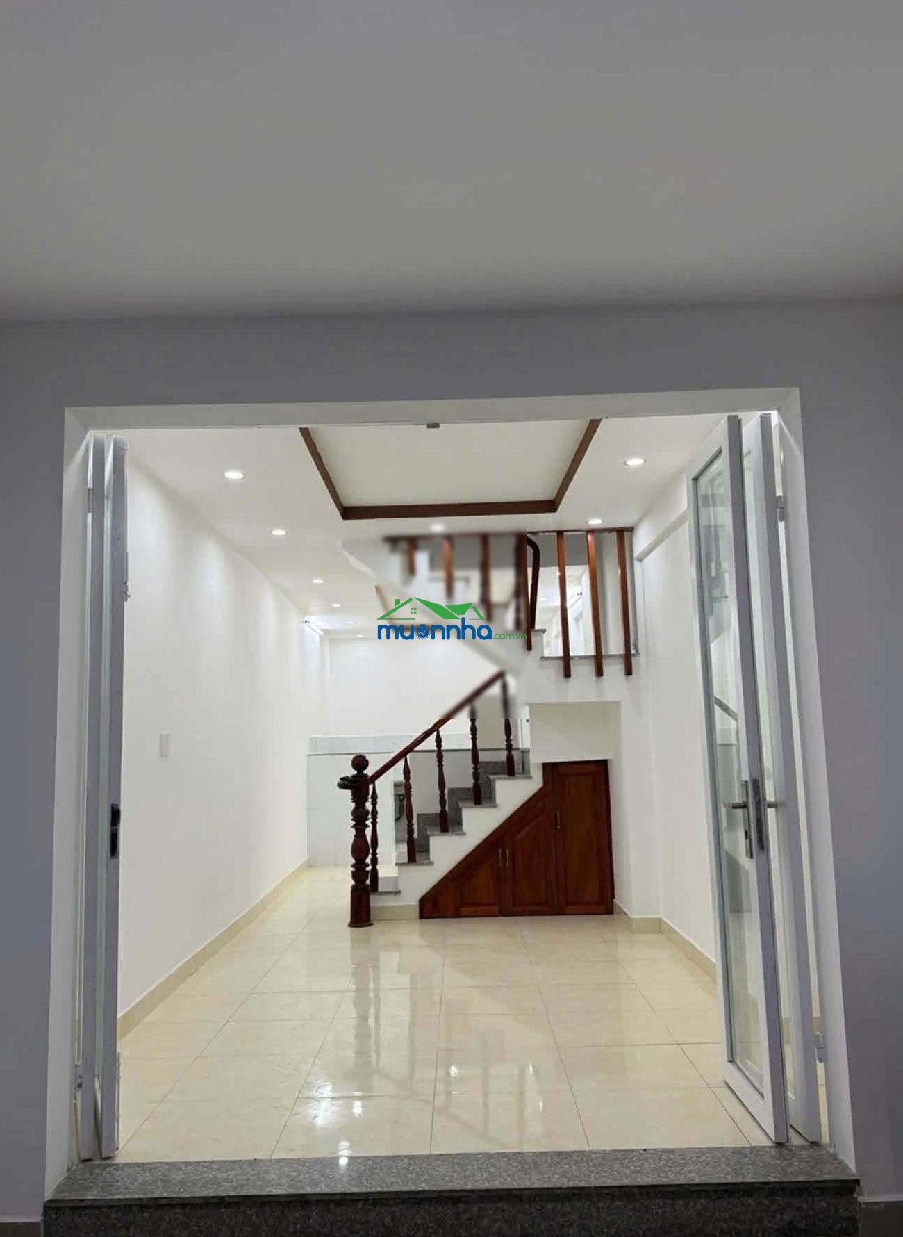Nhà đẹp đối diện vincom lê văn việt chỉ nhỉnh 4 tỷ