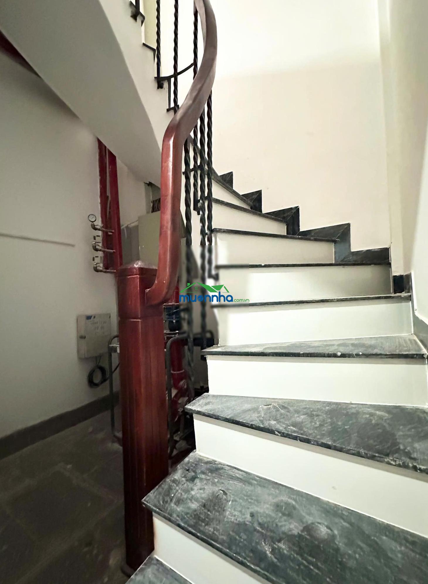 Hàng hiếm! tòa chdv 17p siêu đẹp, dòng tiền 80 triệu/tháng, giá chỉ 9,8 tỷ, ngay tân kỳ tân quý