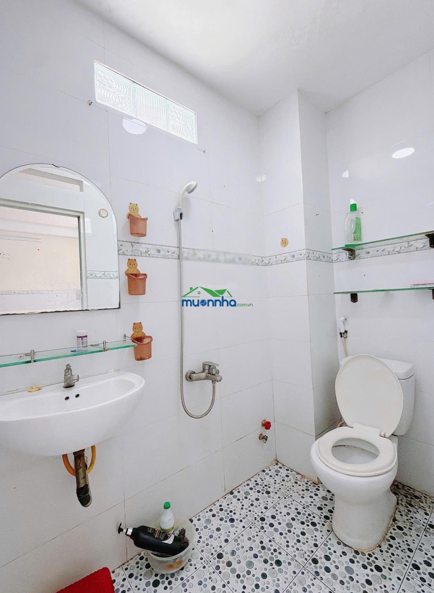 Nhà quận 8 giá quận 12 cách mặt tiền 30m chỉ 2.7 tỷ
