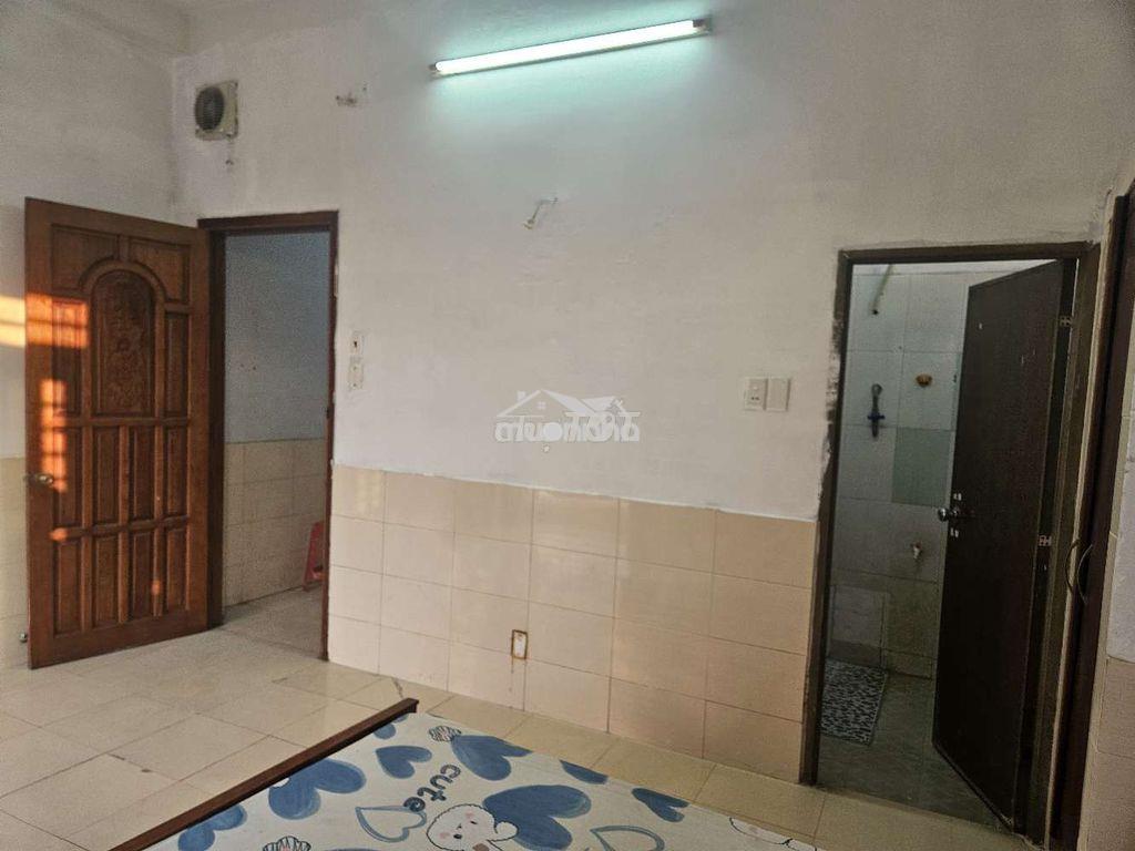Phòng ban công gò xoài, máy lạnh - 3