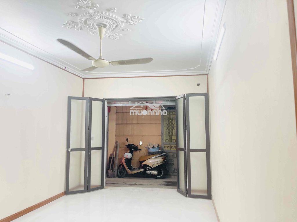 Nhà khu văn miếu quốc tử giam cho gia đình thuê - 2 tầng diện tích 80m - 4