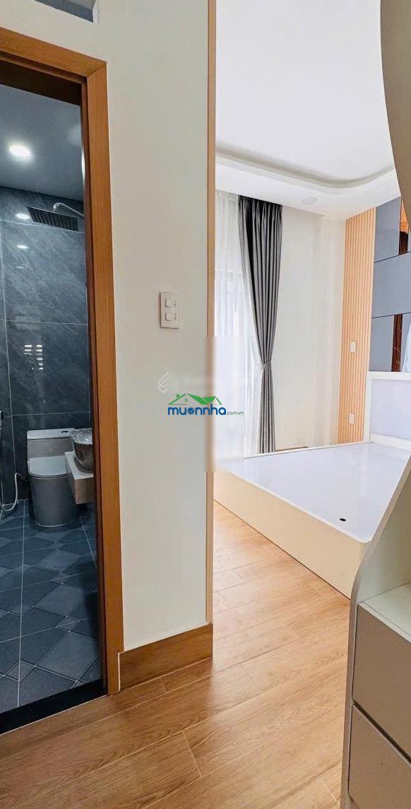 Nhà đẹp, đủ nội thất, hoàn công đủ, 4pn 5wc, nhà 2 mặt hẻm thông thoáng, gần chợ ngã tư bốn xã - 3