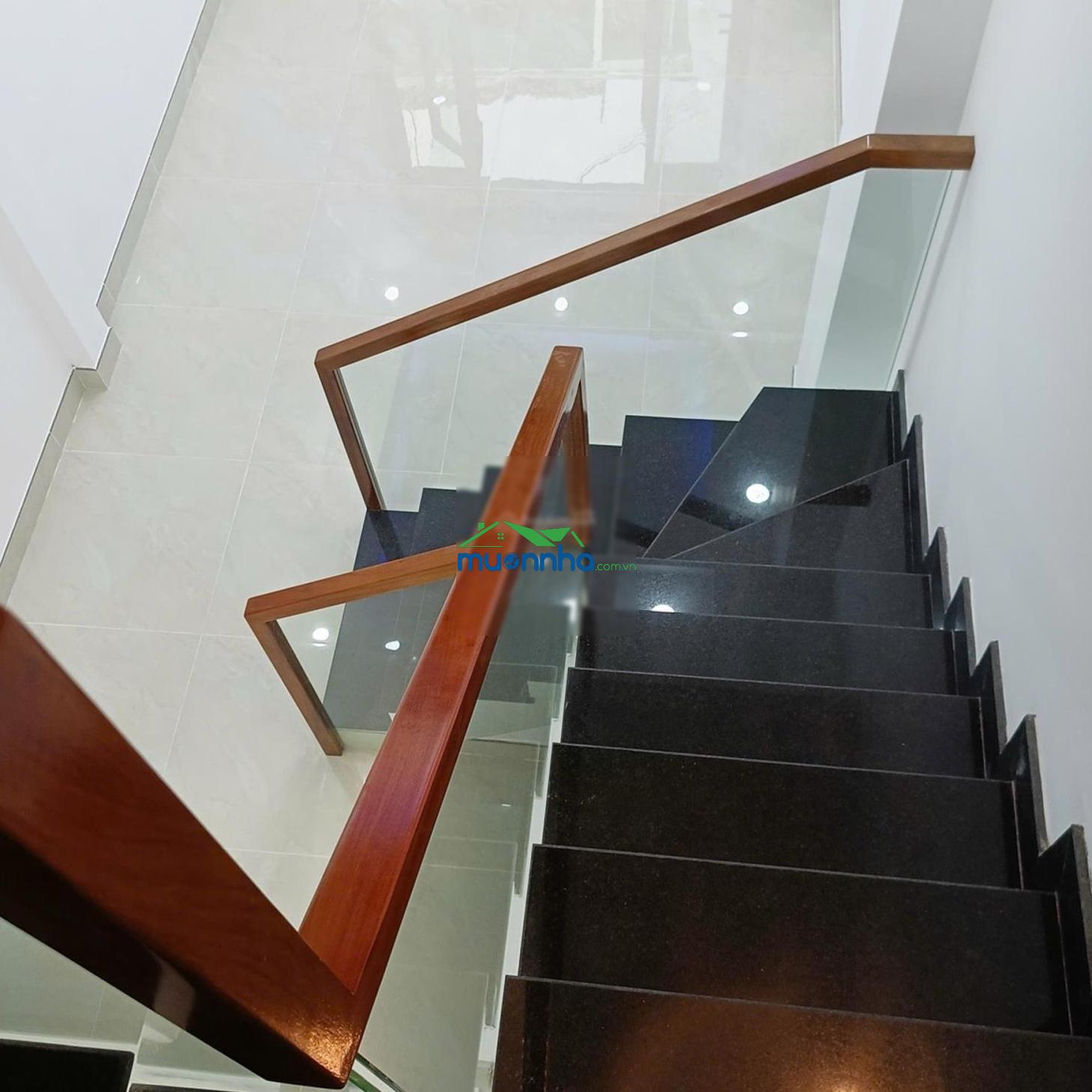 Nhà đẹp giá tốt âu cơ - 2 tầng 50 m2 - chỉ nhỉnh nhẹ 7 tỷ - 2