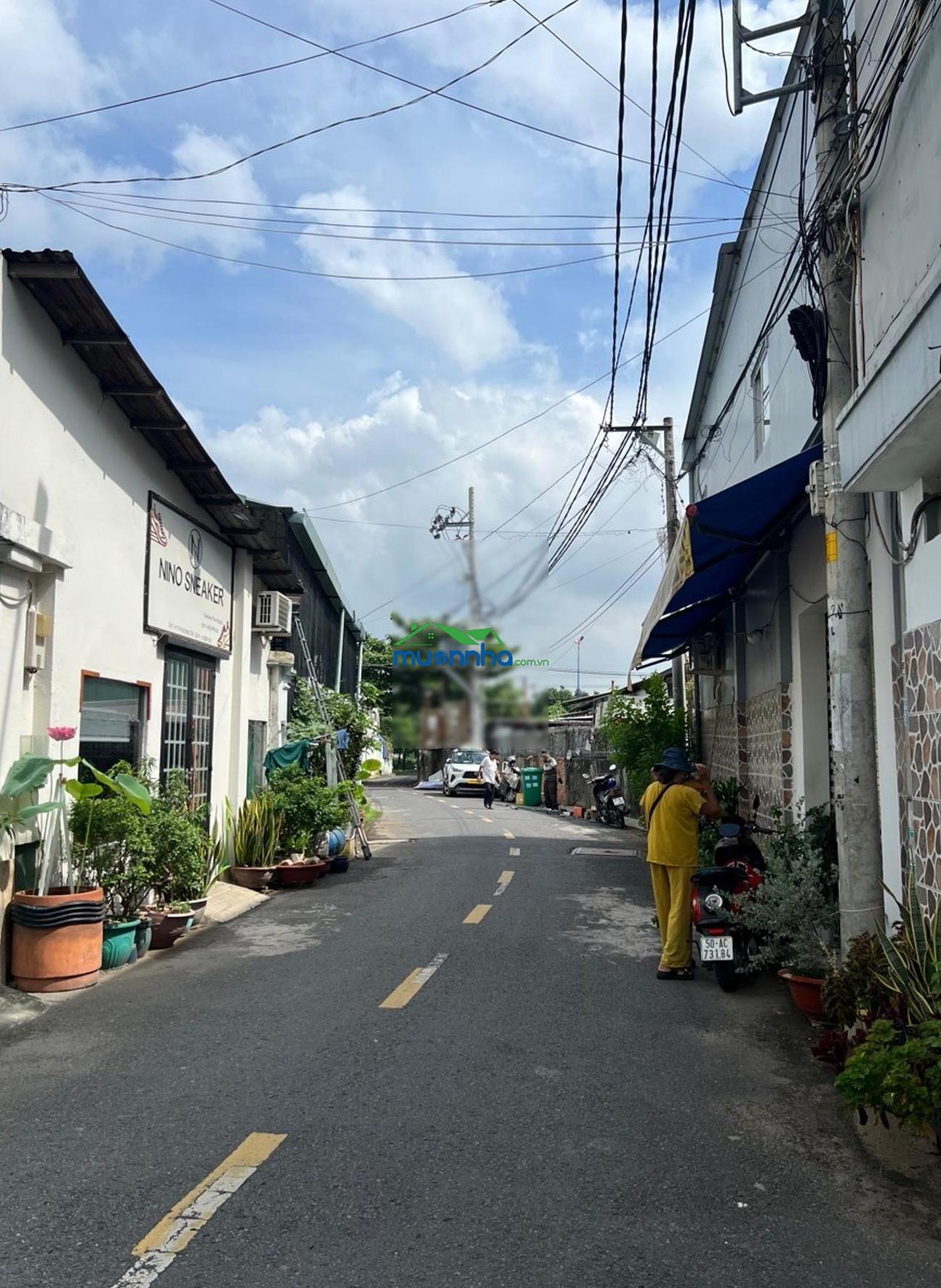 Lô góc 2mt kinh doanh - hiệp phú 2t - 4pn - 2wc giá 3,5 tỷ dt: 40m2 chỉ 200m ra song hành hà nội