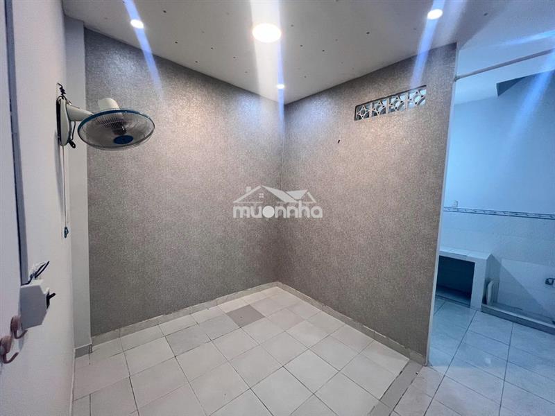 Phòng trọ máy lạnh đường tôn thất thuyết, q4