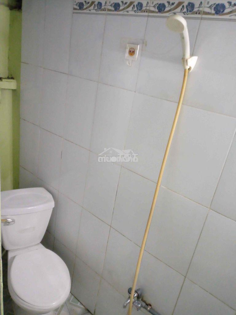 Nhà thuê ở, đầu hẽm rộng 3m , đi vào khoảng 20m tới nhà ở, an ninh - 4