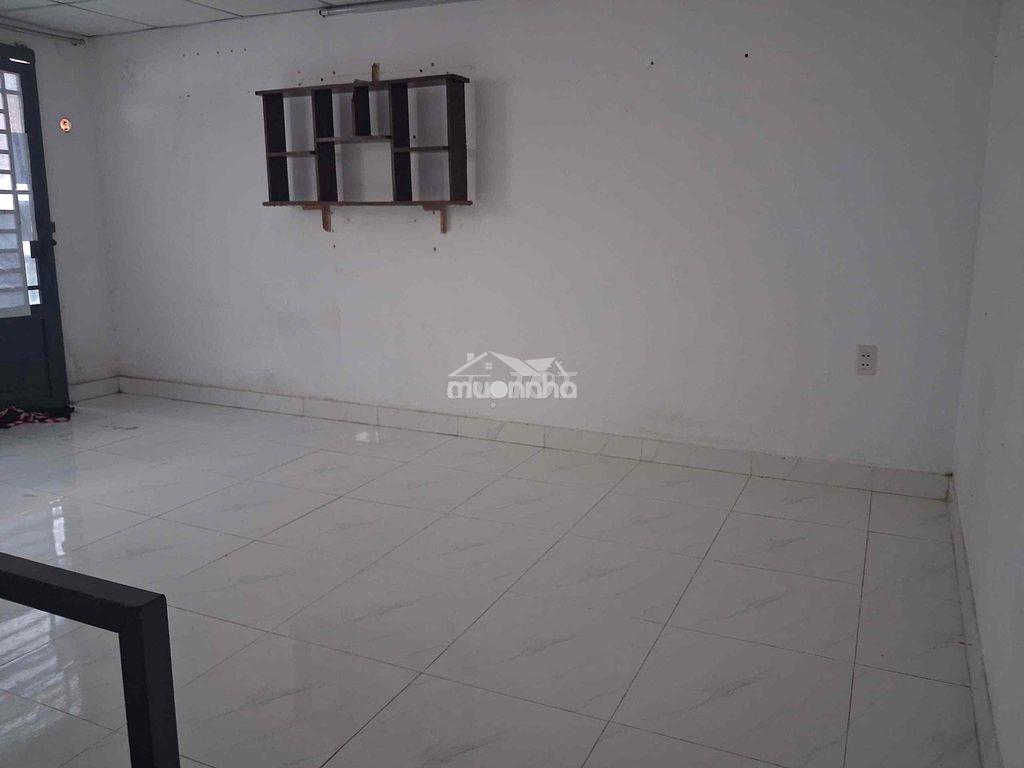 Nhà g4/10e gần cổng kcn lê minh xuân 2 tỷ 54m2 - 3