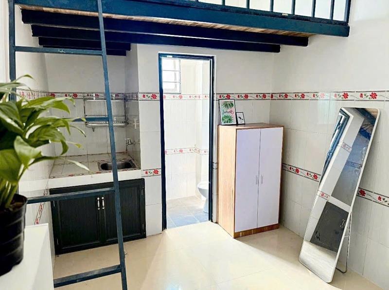 Phòng trọ có gác và máy lạnh cửa sổ trời toà nhà có thang máy gần đại học văn hiến - 4