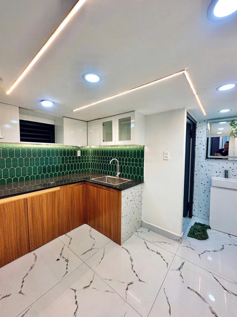 Bán nhà mới 3 tầng - 3 phòng ngủ - gần chợ phạm văn bạch - ở ngay - 3
