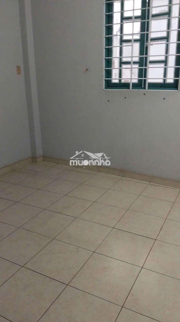 Phòng trống 30m2, có cửa sổ , wc riêng,  gần trường thpt nguyễn trãi