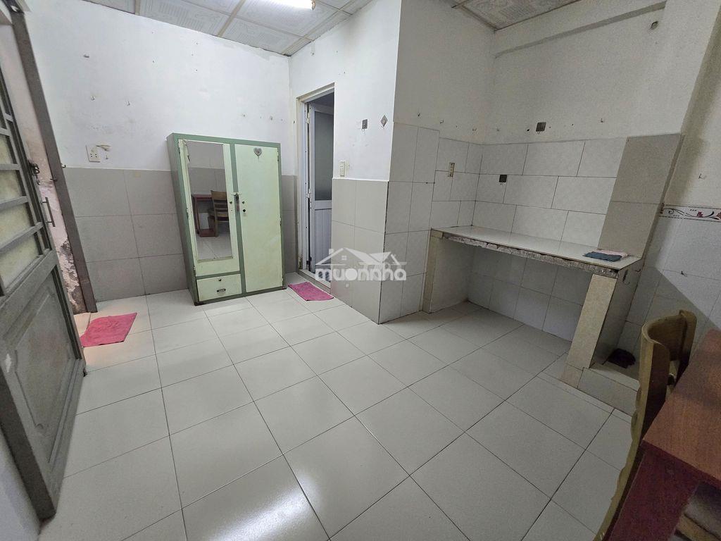 Cho thuê phòng giá rẻ 2tr5, tầng trệt ( q tân phú cũ)  - 2