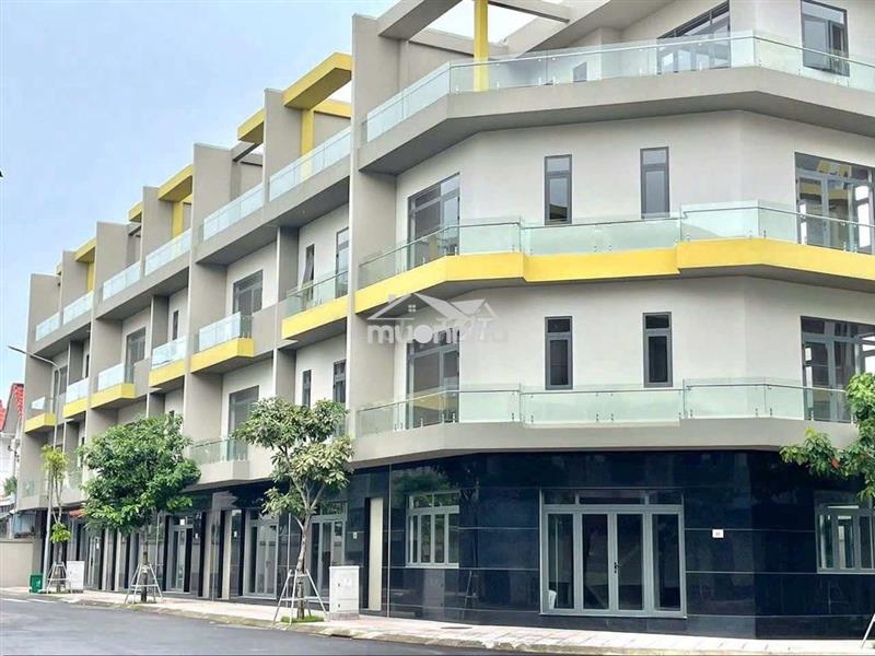 Bán căn nhà phố bcon 1 trệt 3 lầu, 8ty5, nhận nhà ngay, sổ hồng