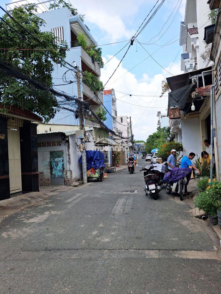 Nhà hẻm 4.5m,  ôtô đổ cửa, phạm văn bạch, 4.2x16m, 3 tầng 4pn, 7.5 tỷ