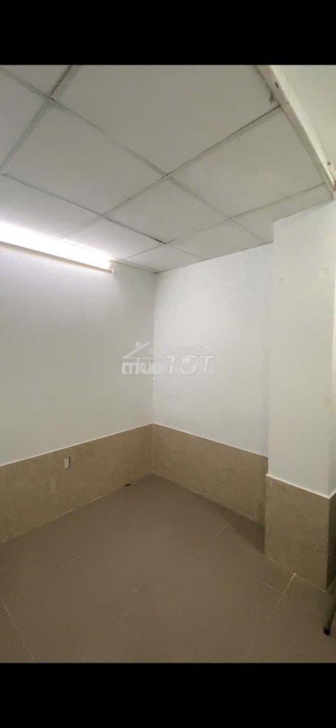 Cho thuê phòng ở nhà mặt tiền quận 4