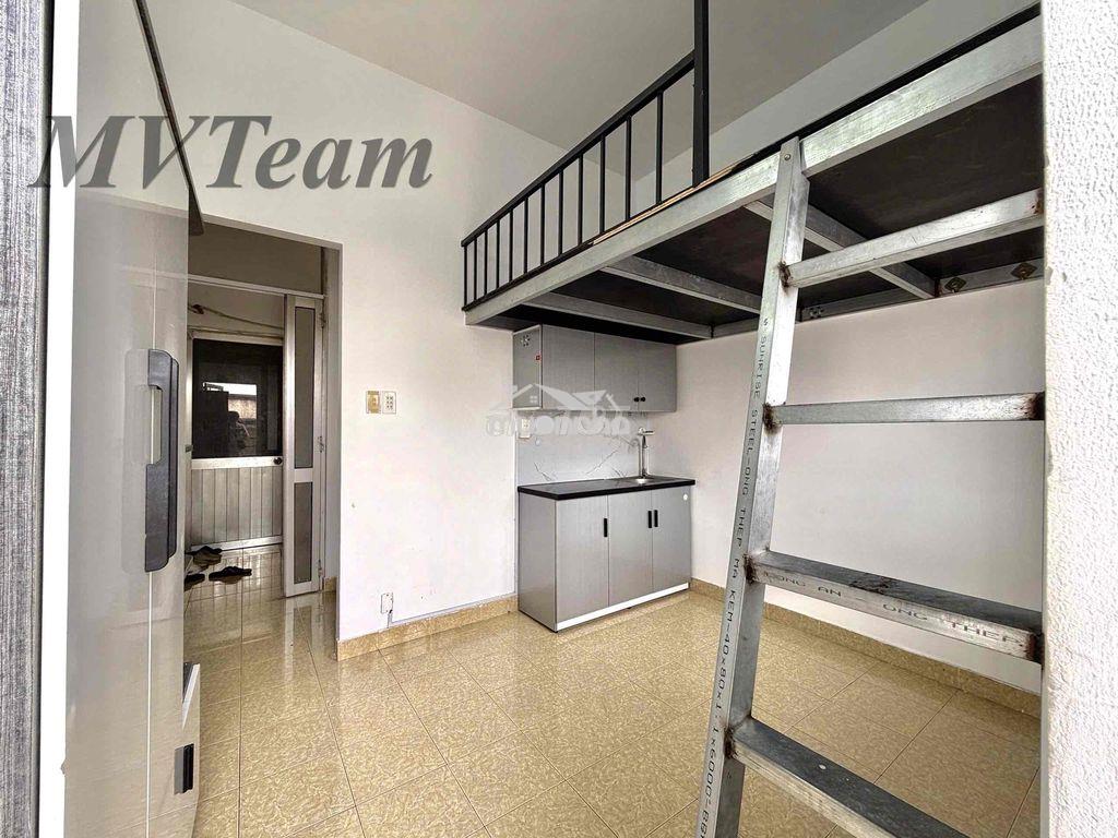 Cho thuê gác bancol full nt có tủ lạnh lớn rộng 25m2 ngay cầu vượt 3/2 - 2