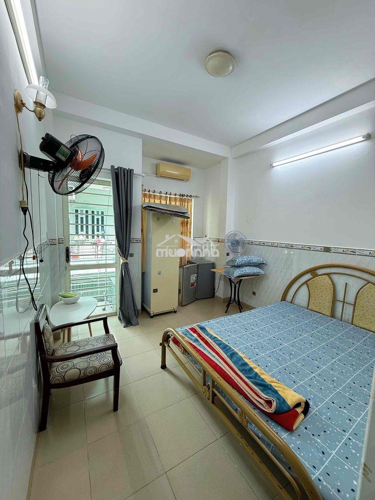 Phòng trung tâm quận 10 full nội thất giờ tự do